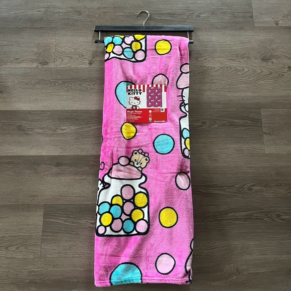 NWT Hello Kitty Bubblegum Throw Blanket - Picture 1 of 3